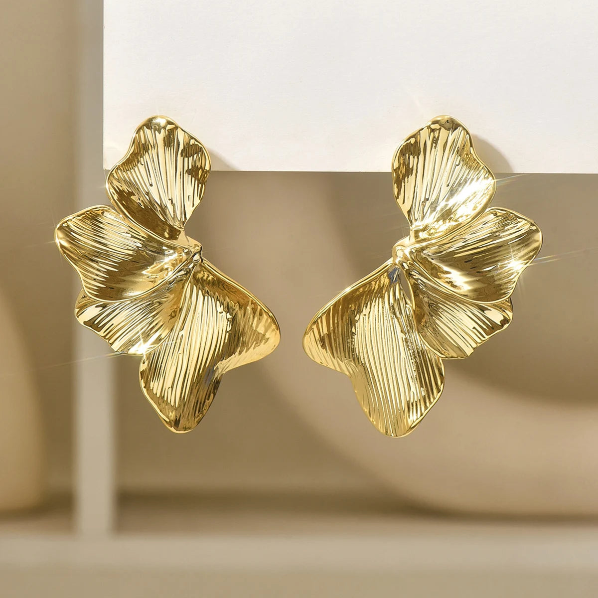 Pearls Bow Earrings